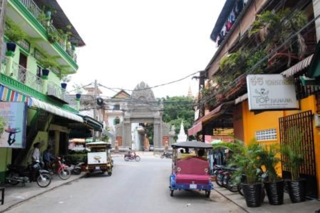 Top Banana Guesthouse & Rooftop Bar Phnom Penh Exterior foto